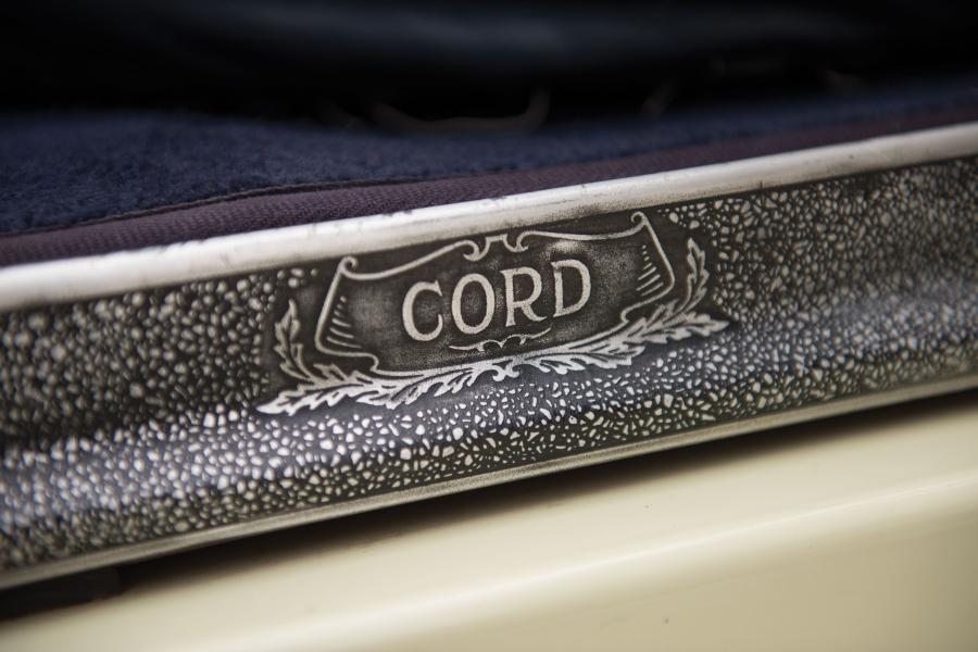 Детали экстерьера Cord L-29 Convertible 1930 года  (фото 39 из 47)